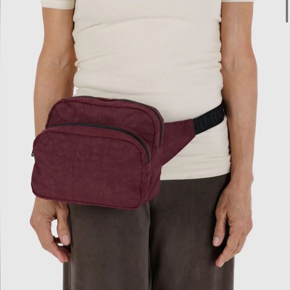 BAGGU Unisex Black Nylon Fanny Pack - Picture 13 of 15